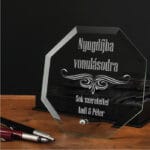 Nyugdíjba vonulasra gravírozott üveglap