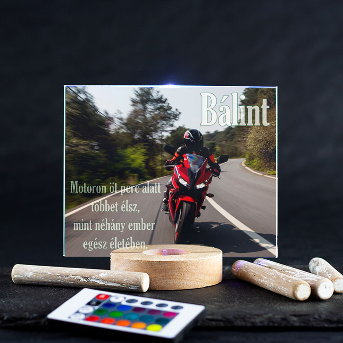 egyedi-uvegtomb-nyomtatva-ledvilagitassal-motorosoknak Egyedi üvegtömb nyomtatva, ledvilágítással, motorosoknak - Image 1